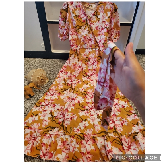 Maxi Dress with Detachable Belt - Picture 2 of 2